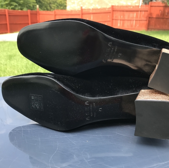 NIB ASKA Gia Black Velvet Stretch Sock Block Gold Heel Booties sz 41 - Picture 9 of 12